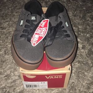 New in box boy Vans